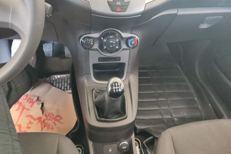 Used Ford Fiesta 2013 Hatchback 1.5L Manual Fashion Edition Gear Lever