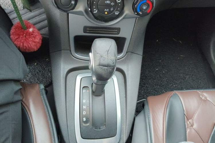 Used Ford Fiesta 2013 Hatchback 1.5L Automatic Fashion Edition Gear Lever