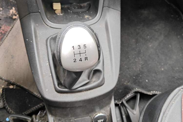 Used Ford Fiesta 2013 Hatchback 1.5L Manual Fashion Edition Gear Lever