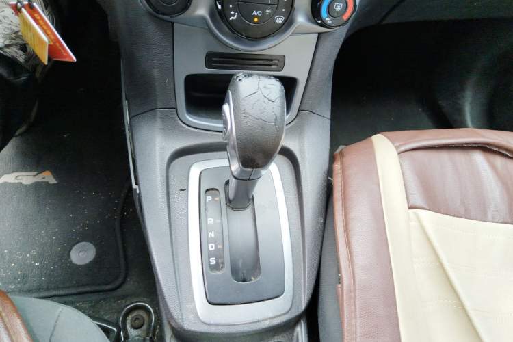 Used Ford Fiesta 2013 Hatchback 1.5L Automatic Fashion Edition Gear Lever