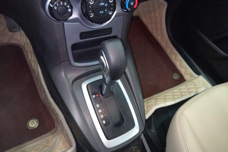 Used Ford Fiesta 2013 Hatchback 1.5L Automatic Fashion Edition Gear Lever