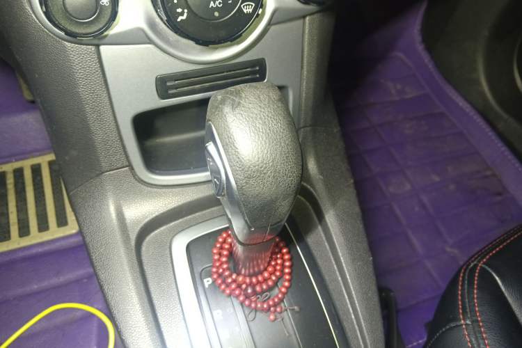 Used Ford Fiesta 2013 Hatchback 1.5L Automatic Fashion Edition Gear Lever