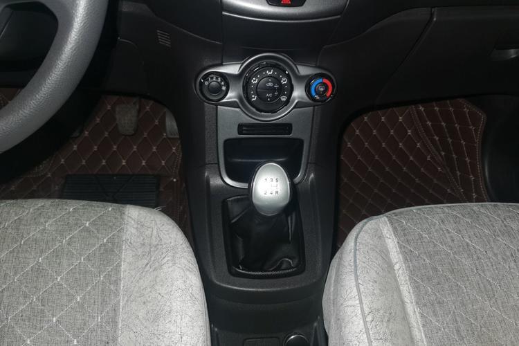 Used Ford Fiesta 2013 Hatchback 1.5L Manual Fashion Edition Gear Lever