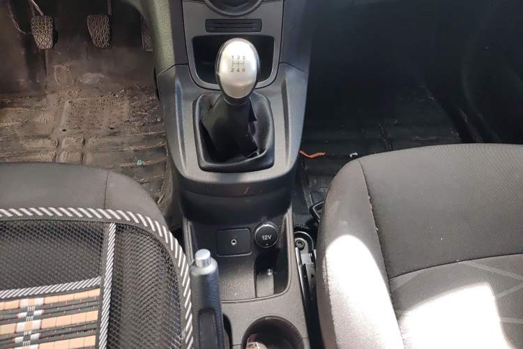 Used Ford Fiesta 2013 Hatchback 1.5L Manual Fashion Edition Gear Lever