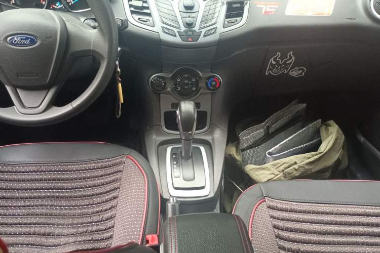 Used Ford Fiesta 2013 Hatchback 1.5L Automatic Fashion Edition Gear Lever
