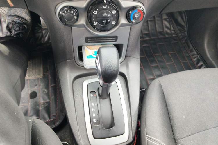 Used Ford Fiesta 2013 Hatchback 1.5L Automatic Fashion Edition Gear Lever