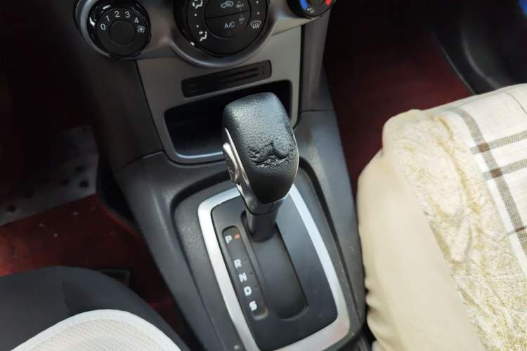 Used Ford Fiesta 2013 Hatchback 1.5L Automatic Fashion Edition Gear Lever