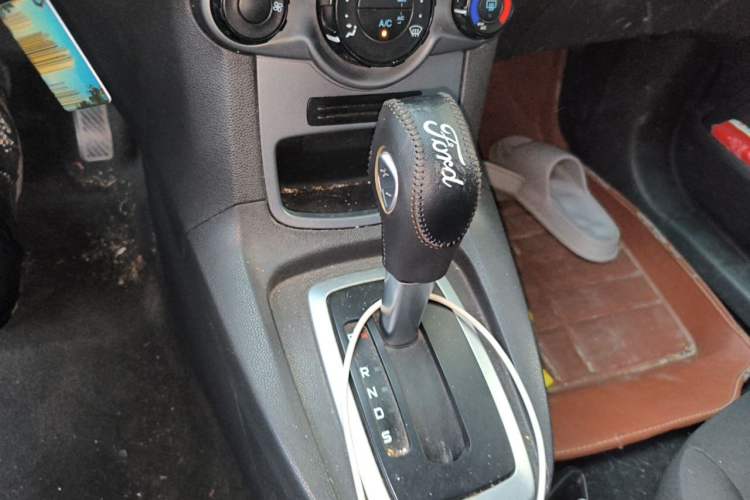 Used Ford Fiesta 2013 Hatchback 1.5L Automatic Fashion Edition Gear Lever