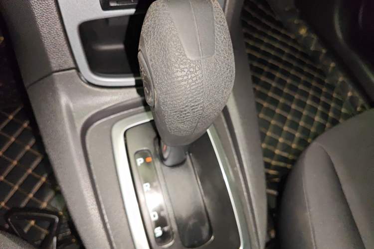 Used Ford Fiesta 2013 Hatchback 1.5L Automatic Fashion Edition Gear Lever