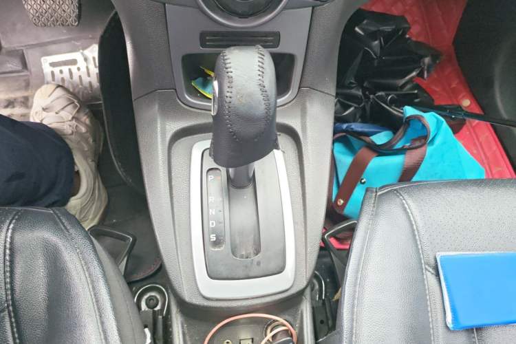 Used Ford Fiesta 2013 Hatchback 1.5L Automatic Fashion Edition Gear Lever