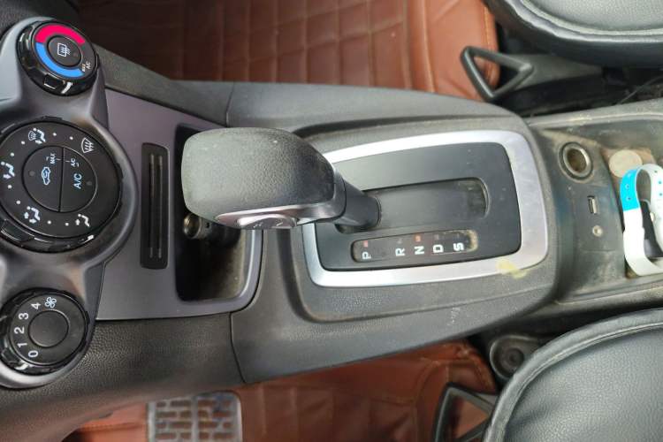 Used Ford Fiesta 2013 Hatchback 1.5L Automatic Fashion Edition Gear Lever