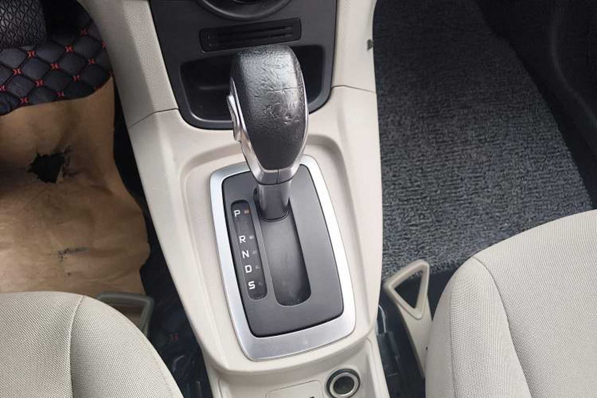 Used Ford Fiesta 2013 Sedan 1.5L Automatic Fashion Edition Gear Lever