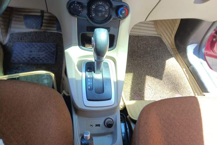 Used Ford Fiesta 2013 Sedan 1.5L Automatic Prestige Model Gear Lever