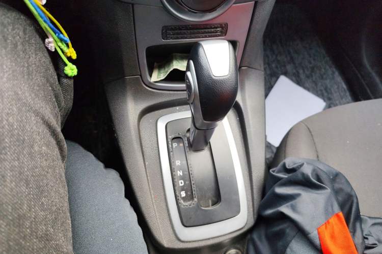 Used Ford Fiesta 2013 Hatchback 1.5L Automatic Fashion Edition Gear Lever