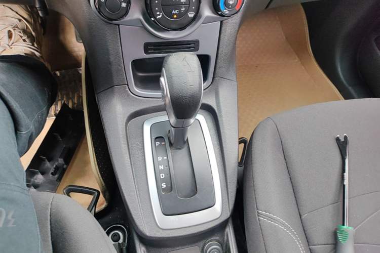 Used Ford Fiesta 2013 Hatchback 1.5L Automatic Fashion Edition Gear Lever