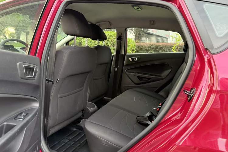 Used Ford Fiesta 2013 Hatchback 1.5L Automatic Fashion Edition Interior 2