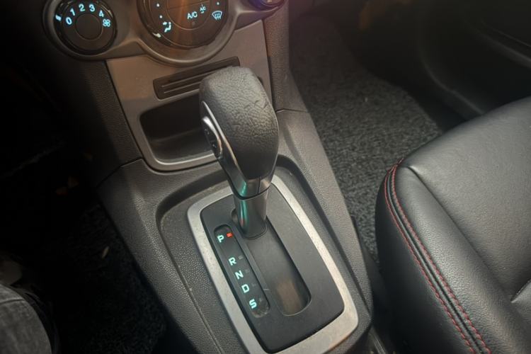 Used Ford Fiesta 2013 Hatchback 1.5L Automatic Fashion Edition Interior 4
