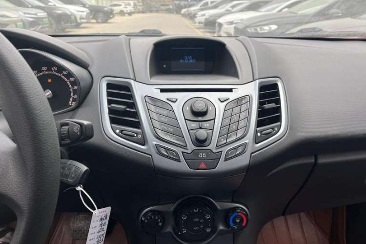 Used Ford Fiesta 2013 Hatchback 1.5L Automatic Fashion Edition Interior 4