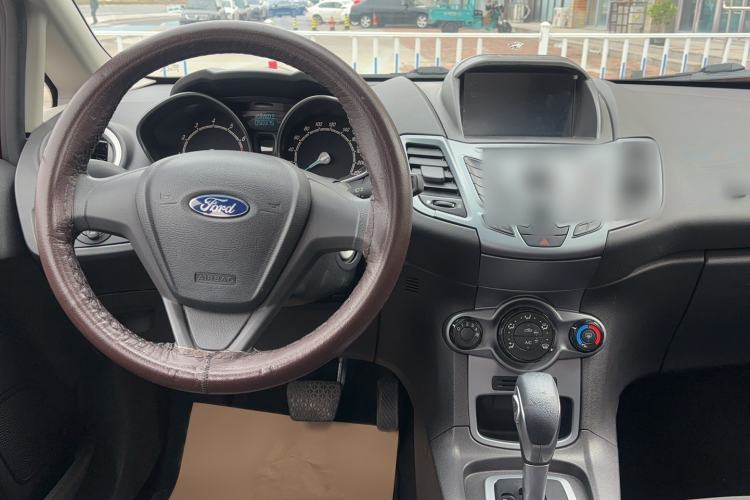 Used Ford Fiesta 2013 Hatchback 1.5L Automatic Fashion Edition Interior 4