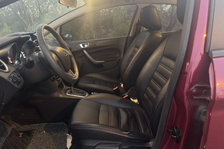 Used Ford Fiesta 2013 Hatchback 1.5L Automatic Fashion Edition Interior 5