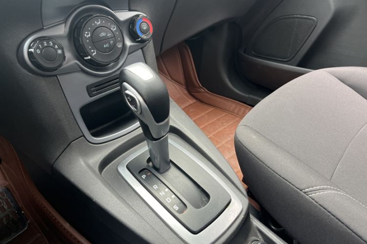 Used Ford Fiesta 2013 Hatchback 1.5L Automatic Fashion Edition Interior 5