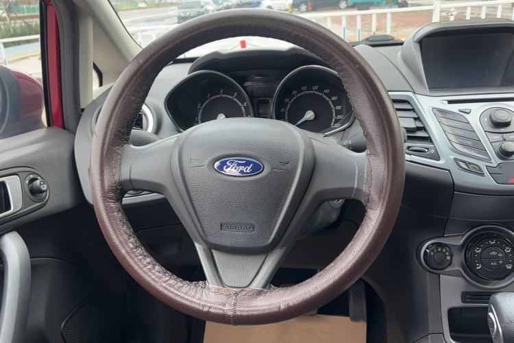 Used Ford Fiesta 2013 Hatchback 1.5L Automatic Fashion Edition Interior 5