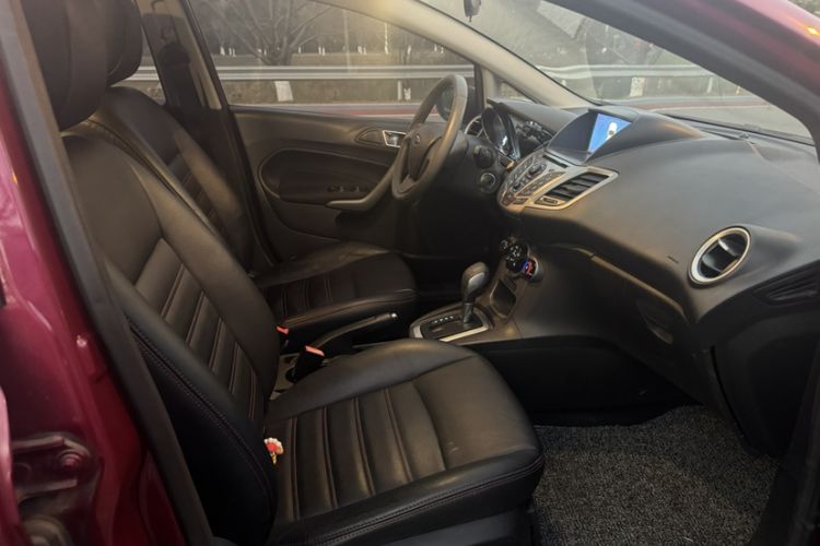 Used Ford Fiesta 2013 Hatchback 1.5L Automatic Fashion Edition Interior 9