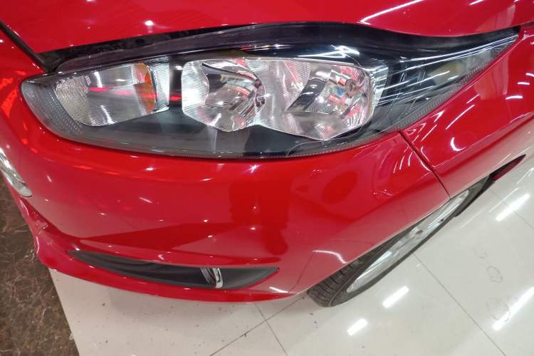 Used Ford Fiesta 2013 Hatchback 1.5L Automatic Fashion Edition Left Front Headlight