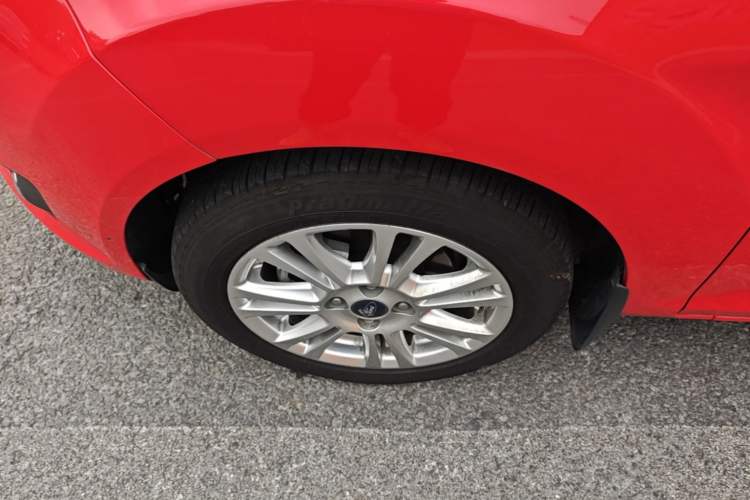 Used Ford Fiesta 2013 Hatchback 1.5L Automatic Fashion Edition Left Front Wheel Hub