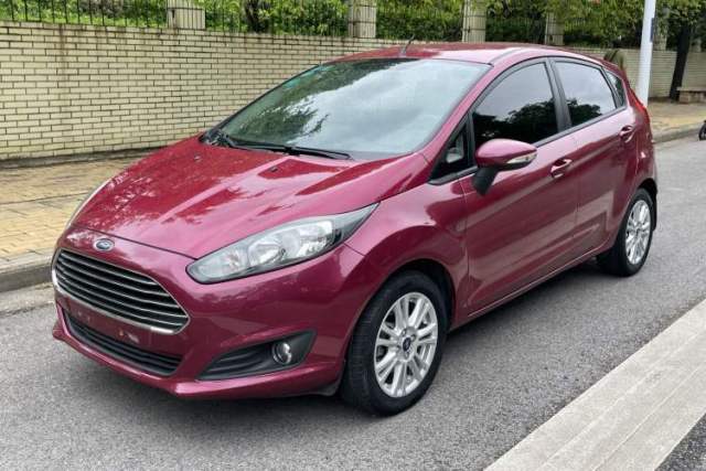 Ford Fiesta 2013 Hatchback 1.5L Automatic Fashion Edition с пробегом