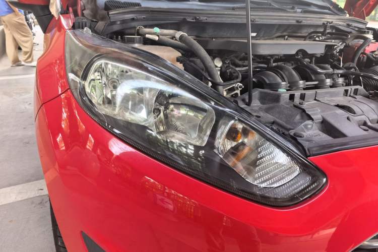 Used Ford Fiesta 2013 Hatchback 1.5L Automatic Fashion Edition Right Front Headlight