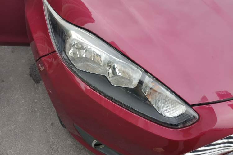 Used Ford Fiesta 2013 Hatchback 1.5L Automatic Fashion Edition Right Front Headlight