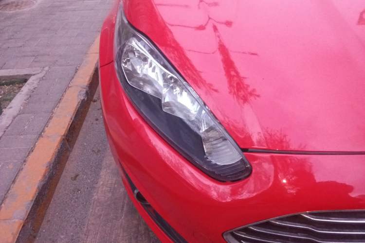 Used Ford Fiesta 2013 Hatchback 1.5L Automatic Fashion Edition Right Front Headlight