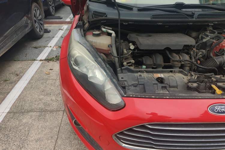 Used Ford Fiesta 2013 Hatchback 1.5L Automatic Fashion Edition Right Front Headlight