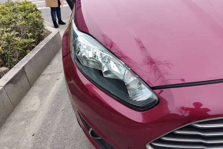 Used Ford Fiesta 2013 Hatchback 1.5L Automatic Fashion Edition Right Front Headlight