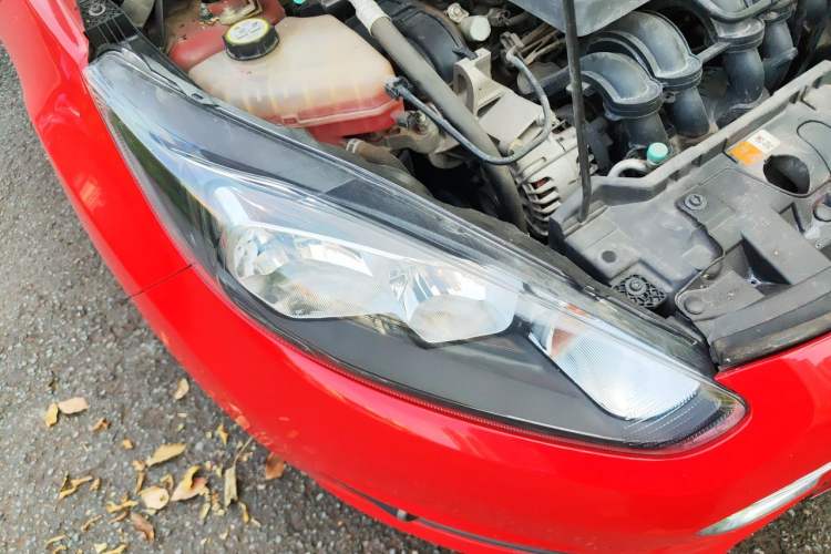 Used Ford Fiesta 2013 Hatchback 1.5L Automatic Fashion Edition Right Front Headlight