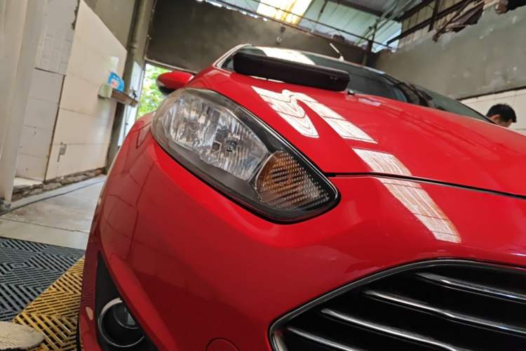 Used Ford Fiesta 2013 Hatchback 1.5L Automatic Fashion Edition Right Front Headlight