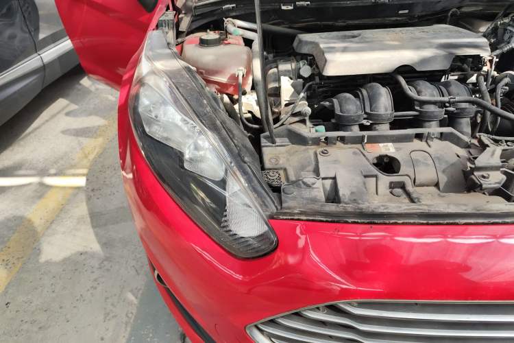 Used Ford Fiesta 2013 Hatchback 1.5L Automatic Fashion Edition Right Front Headlight