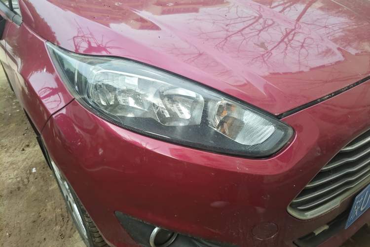 Used Ford Fiesta 2013 Hatchback 1.5L Automatic Fashion Edition Right Front Headlight