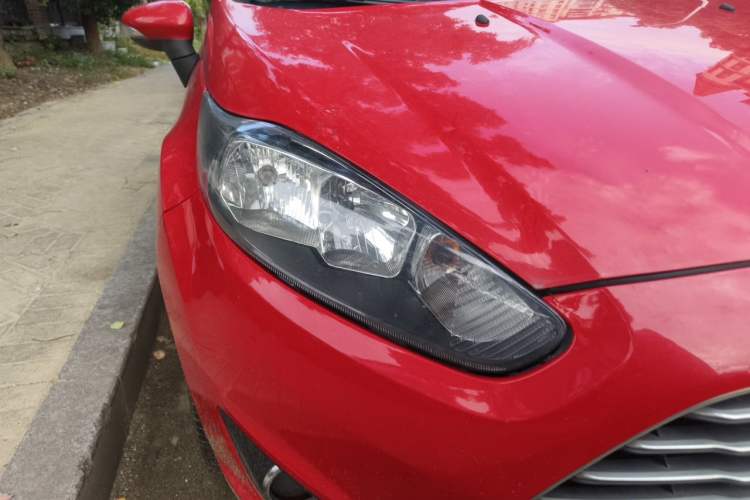 Used Ford Fiesta 2013 Sedan 1.5L Manual Fashion Edition Right Front Headlight