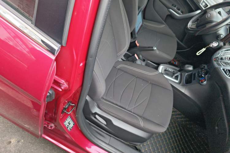 Used Ford Fiesta 2013 Hatchback 1.5L Automatic Fashion Edition Right Front Seat