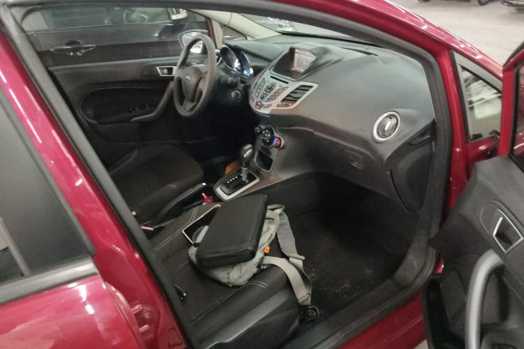 Used Ford Fiesta 2013 Hatchback 1.5L Automatic Fashion Edition Right Front Seat