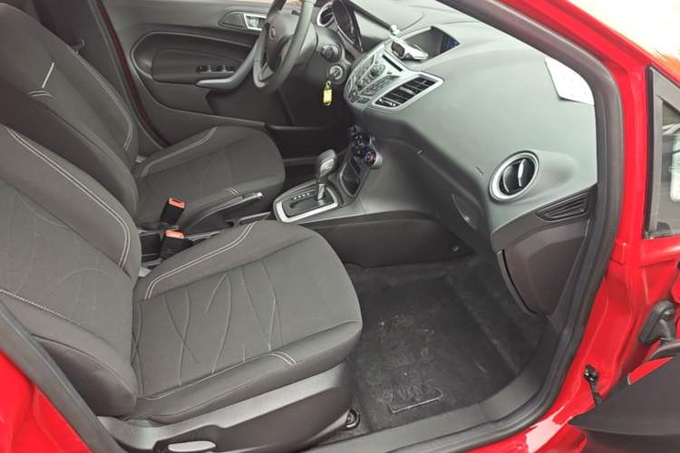 Used Ford Fiesta 2013 Hatchback 1.5L Automatic Fashion Edition Right Front Seat