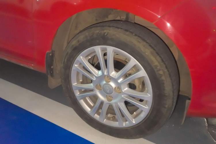Used Ford Fiesta 2013 Sedan 1.5L Manual Fashion Edition Right Front Wheel Hub