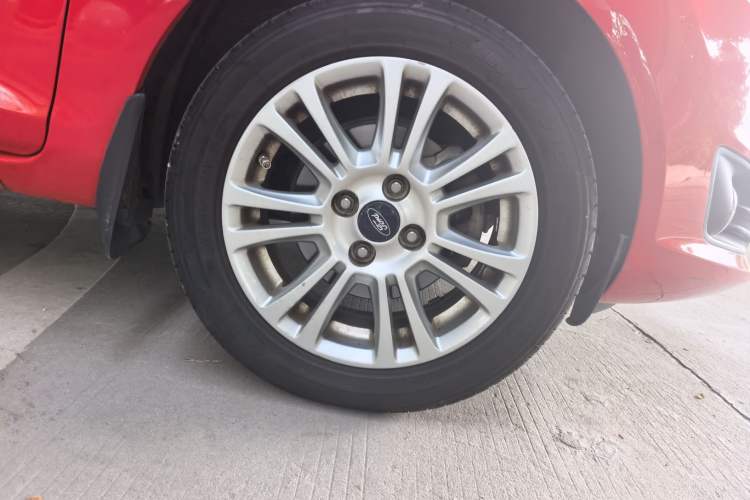 Used Ford Fiesta 2013 Hatchback 1.5L Automatic Fashion Edition Right Front Wheel Hub