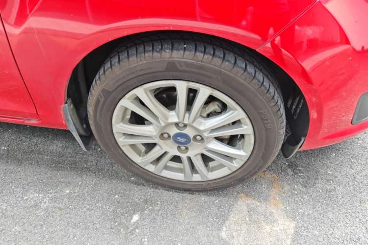 Used Ford Fiesta 2013 Hatchback 1.5L Automatic Fashion Edition Right Front Wheel Hub