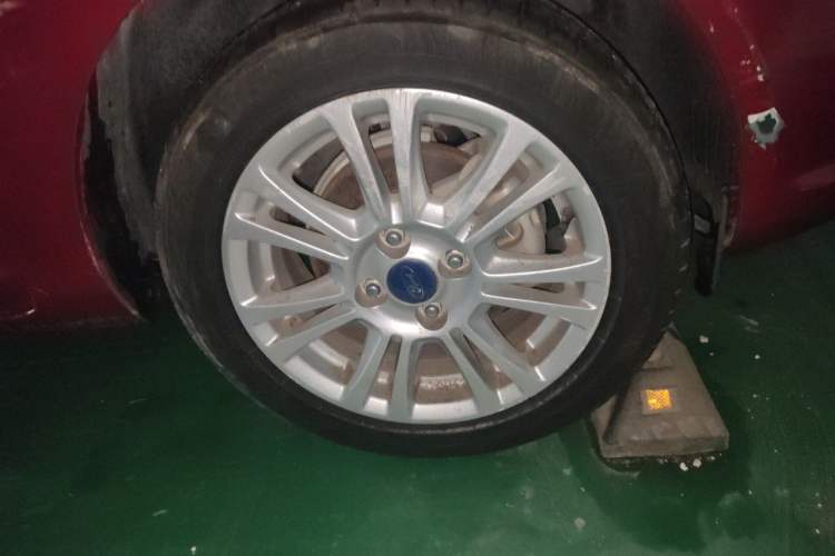 Used Ford Fiesta 2013 Sedan 1.5L Automatic Fashion Edition Right Front Wheel Hub