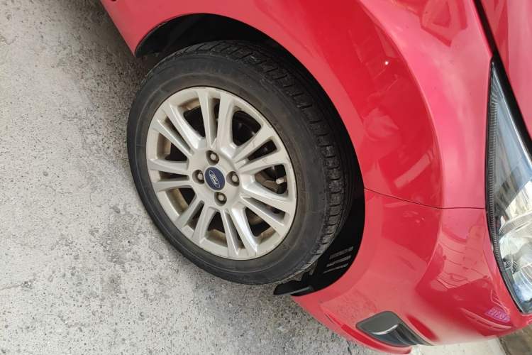 Used Ford Fiesta 2013 Hatchback 1.5L Automatic Fashion Edition Right Front Wheel Hub