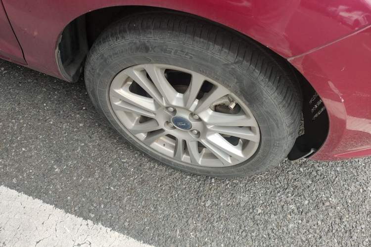 Used Ford Fiesta 2013 Hatchback 1.5L Automatic Prestige Model Right Front Wheel Hub