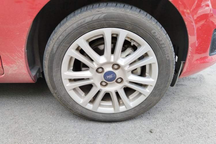 Used Ford Fiesta 2013 Hatchback 1.5L Automatic Fashion Edition Right Front Wheel Hub